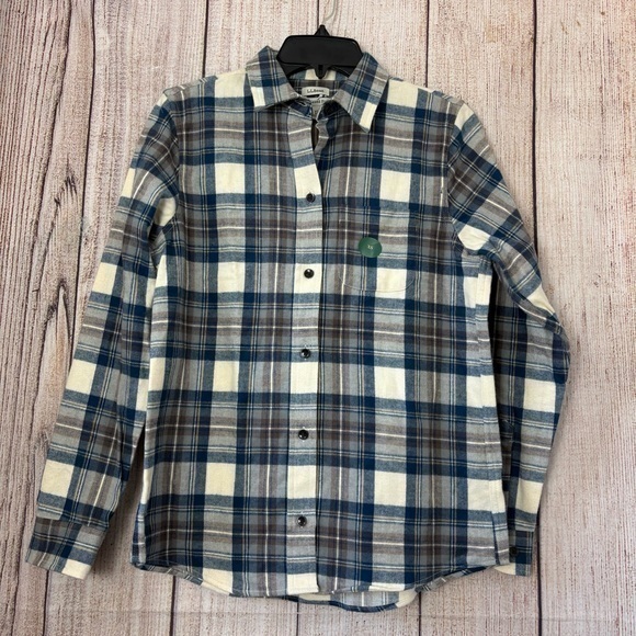 L.L bean Womens Scotch plaid button front shirt  Relaxed fit size XS - Picture 1 of 8